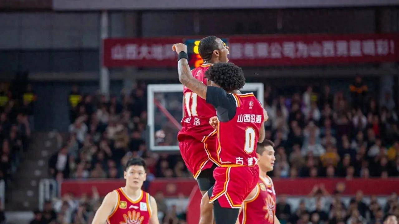 包含黑龙江男篮不敌广东，实力尚有差距的词条