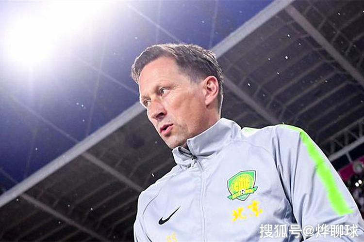 关于本菲卡五连胜继续领跑积分榜，国安主帅陷下课危机！的信息